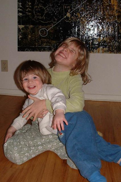 Carla and Amaia playing together.