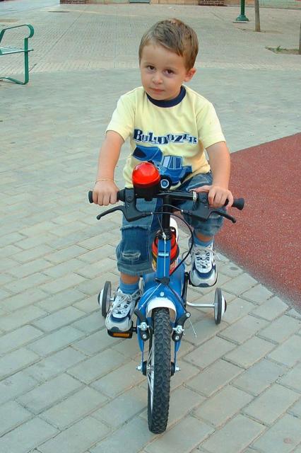 Burgos0903-07
Adri rides his new bike everywhere