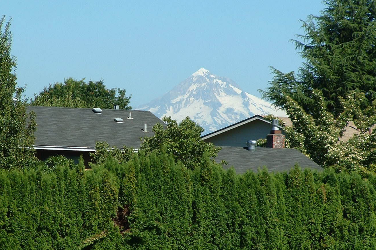 Portland Joanie's place-03 Mt. Hood as seen from the park near Joanie's home