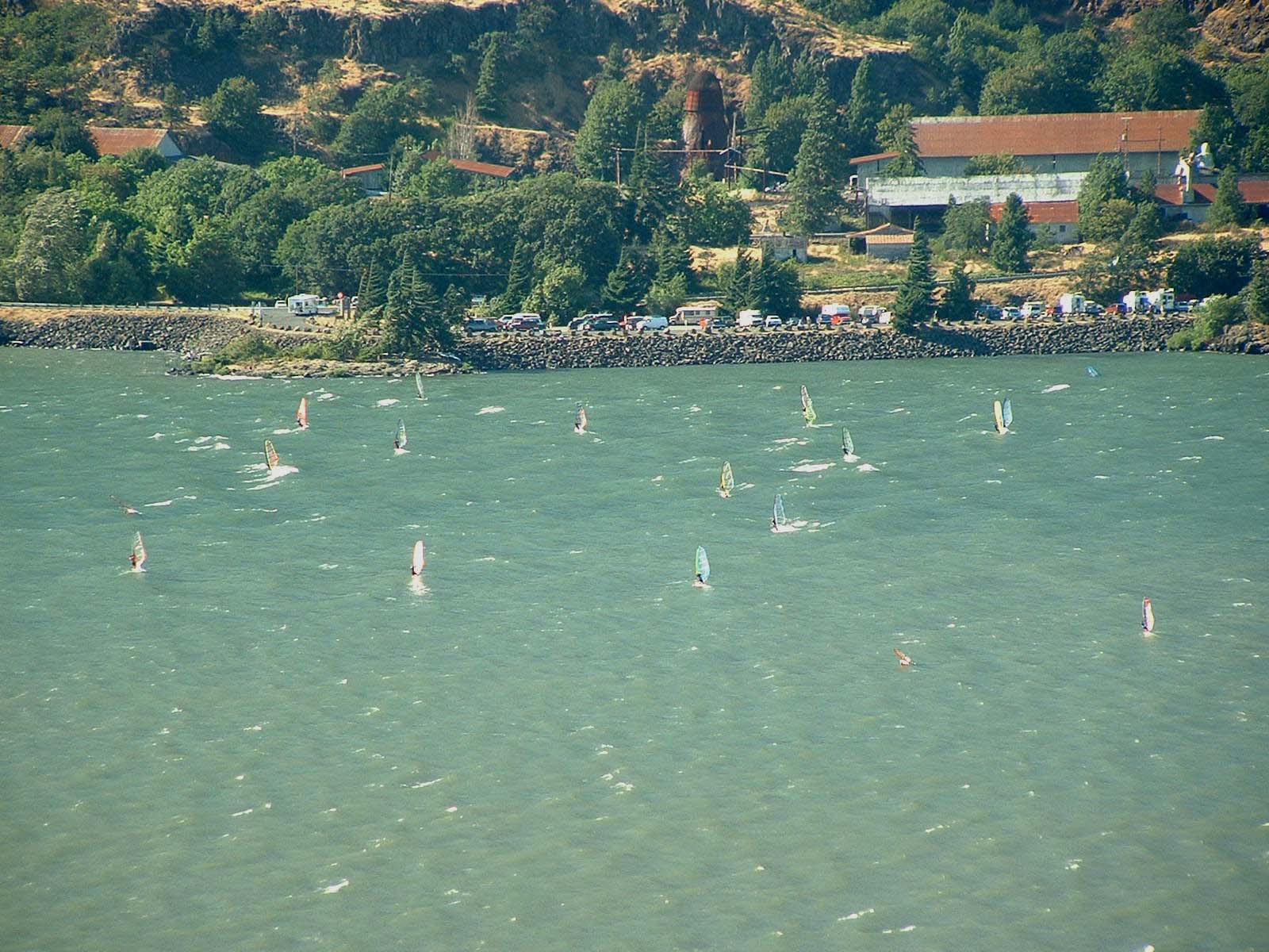 Columbia River Gorge-02 Windsurfer's galore!